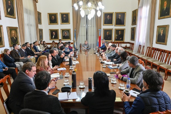 El gobernador presidió una nueva reunión de gabinete para repasar temas de gestión