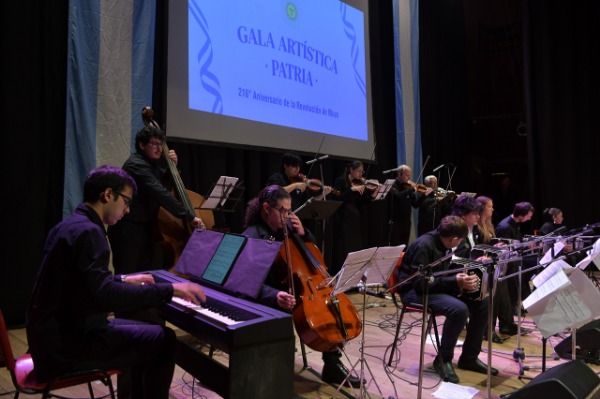 Paraná celebró la Revolución de Mayo con una Gala Patria en el Teatro 3 de Febrero