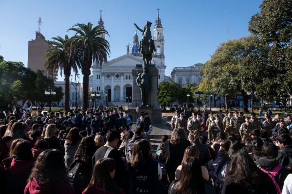 Paraná conmemoró los 213 años de creación del Himno Nacional Argentino