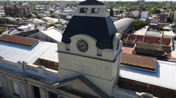 El histórico reloj campanario vuelve a sonar en Concepción del Uruguay