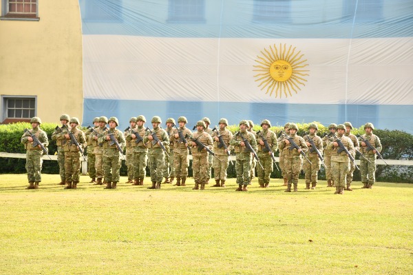 Azcué participó del acto por el 216° Aniversario del Ejército Argentino en Concordia