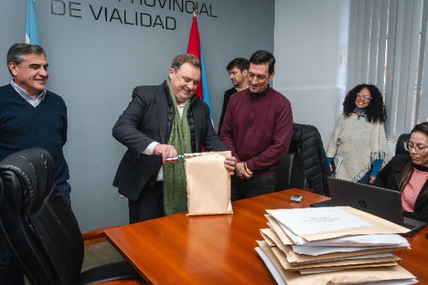 Se abrieron los sobres de las licitaciones para adquirir maquinaria vial por más de 12.000 millones de pesos