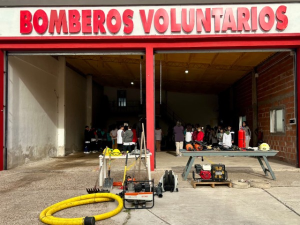 Maciá celebró el Día Nacional del Bombero Voluntario con acto y caravana