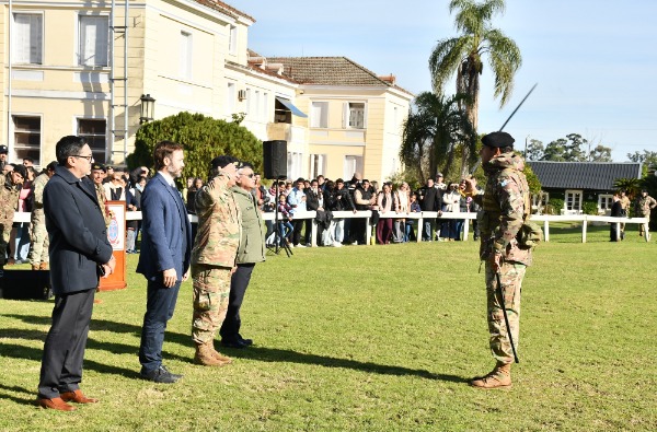 En Concordia Azcué encabezó el acto central por el Día de la Bandera