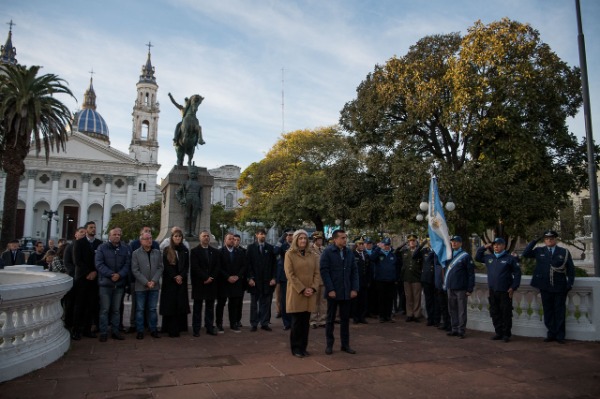 Paraná conmemoró a Manuel Belgrano en el Día de la Bandera