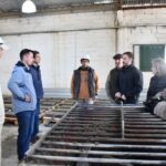 Azcué recorrió la nueva Planta Municipal de Adoquines en Concordia