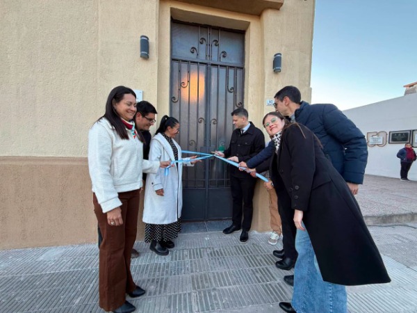Feliciano inauguró la puesta en valor de su Biblioteca Popular