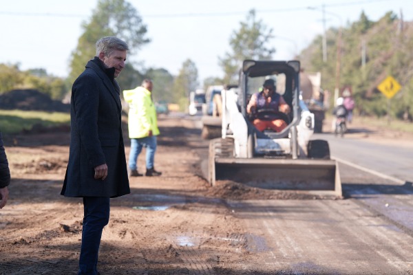 El gobernador recorrió las obras que se realizan en las rutas provinciales 4 y 22