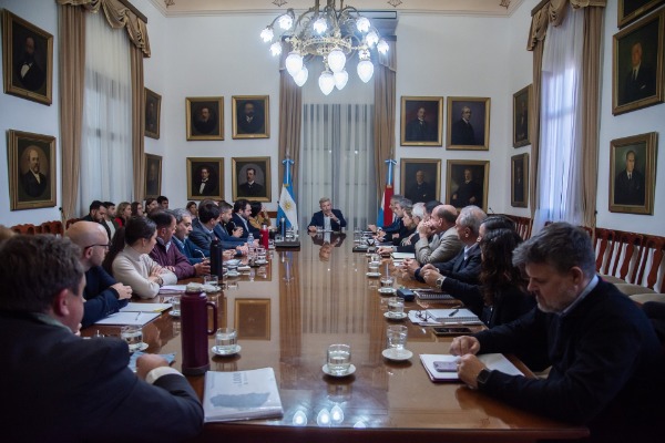 Obras, producción, salud y energía marcaron la agenda de la reunión de gabinete