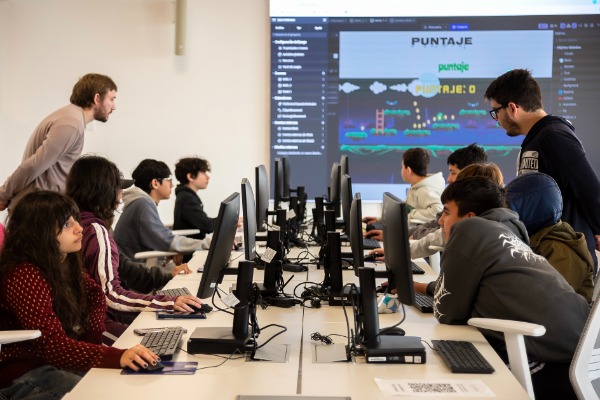 Jóvenes aprendieron a desarrollar videojuegos durante las vacaciones de invierno en el MiradorTEC