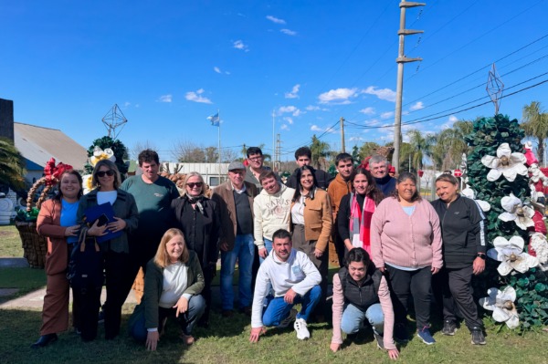 Aluani recorrió el taller de ornamentación que impulsa la inclusión en Galarza