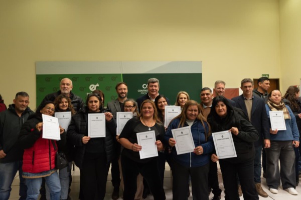 Cerca de 80 familias de Concordia y Colonia Ayuí recibieron las escrituras de sus viviendas