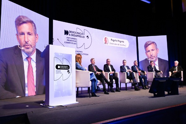 Frigerio expuso avances y desafíos en el ciclo Democracia y Desarrollo