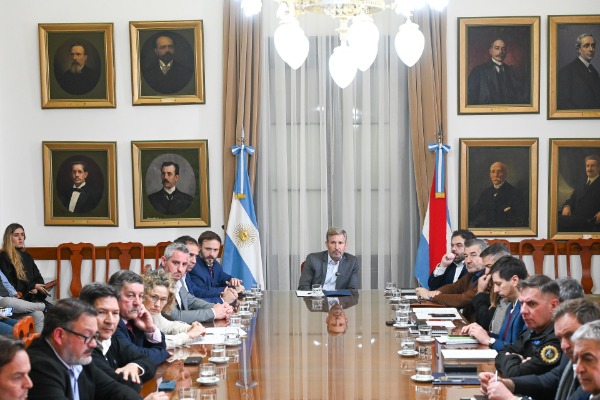 Frigerio reunió a intendentes y funcionarios para coordinar acciones ante el fenómeno de El Niño