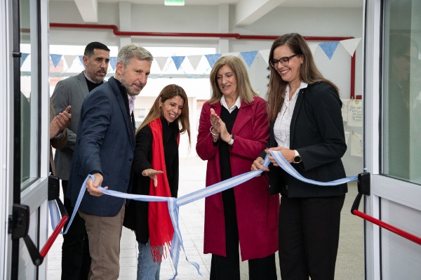Rosario Romero y Rogelio Frigerio inauguraron la escuela “Del Bicentenario”