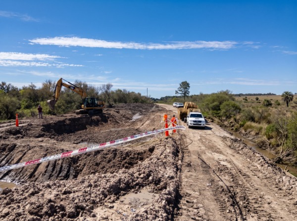 Comenzó la construcción de una calzada sumergible entre Concordia y Federación