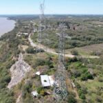 Enersa avanza con una obra estratégica de reemplazo de líneas de alta tensión que cruzan el río Paraná