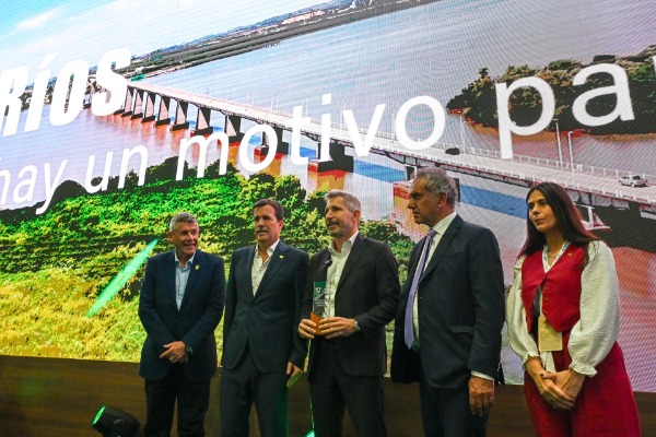 Frigerio recorrió el espacio de Entre Ríos en la Feria Internacional de Turismo
