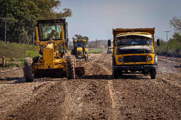 Trabajan en el mejorado de la Ruta Provincial Nº 13 en el departamento Nogoyá