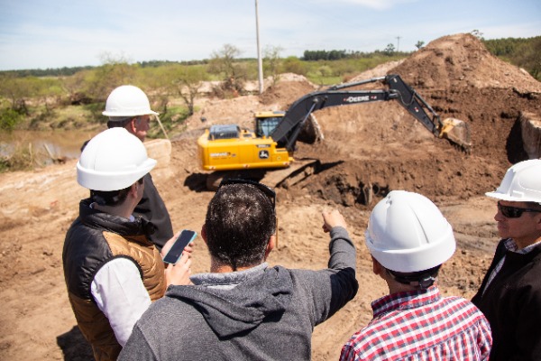 Avanzan las obras de infraestructura vial y escolar en el departamento Federación ejecutadas a través de Cafesg