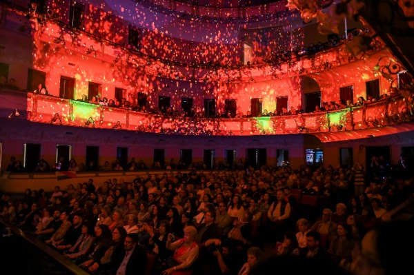 Juan Manuel Bilat y la Orquesta Sinfónica Municipal de Crespo rindieron homenaje a Jorge Méndez