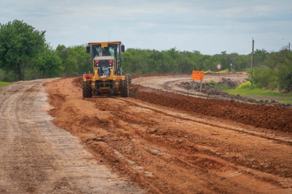 La reconstrucción del camino Viale – Arroyo Durazno tiene un 45 por ciento de avance